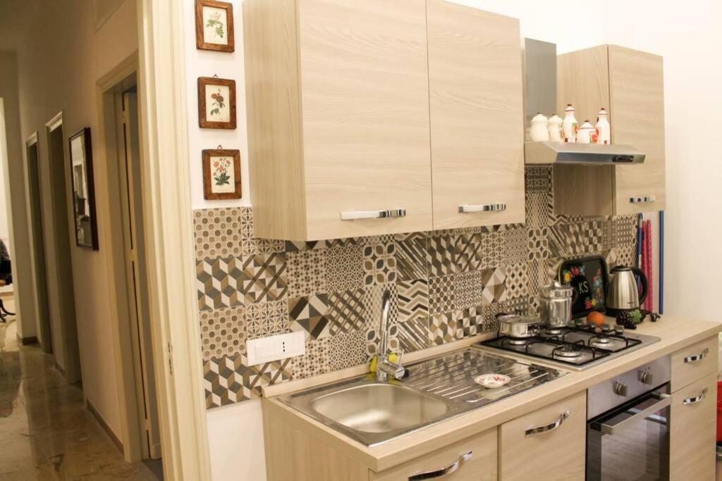 A Casa Di Enza B&B باليرمو المظهر الخارجي الصورة